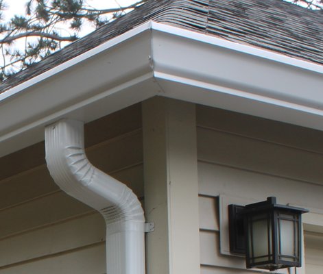 Gutter Installation - Are you looking for high-quality gutters for your home? Whether you need to replace your old, dingy gutters or you need a brand-new gutter system installed on your property, the experts at High Point Gutter are here to help. We offer a wide variety of state-of-the-art seamless gutters in an array of styles to perfectly match your home’s look in Snohomish County, WA and the surrounding areas, including King County. We have everything you’re looking for from aluminum gutters to fascia gutters. All our High Point Gutter trucks are outfitted to provide a trustworthy 10-year installation warranty and a 20-year manufacturer warranty on services and products. Reach out to our team today to learn more about our professional gutter replacement and gutter installation services! Gutter Installation - Are you looking for high-quality gutters for your home? Whether you need to replace your old, dingy gutters or you need a brand-new gutter system installed on your property, the experts at High Point Gutter are here to help. We offer a wide variety of state-of-the-art seamless gutters in an array of styles to perfectly match your home’s look in Snohomish County, WA and the surrounding areas, including King County. We have everything you’re looking for from aluminum gutters to fascia gutters. All our High Point Gutter trucks are outfitted to provide a trustworthy 10-year installation warranty and a 20-year manufacturer warranty on services and products. Reach out to our team today to learn more about our professional gutter replacement and gutter installation services!