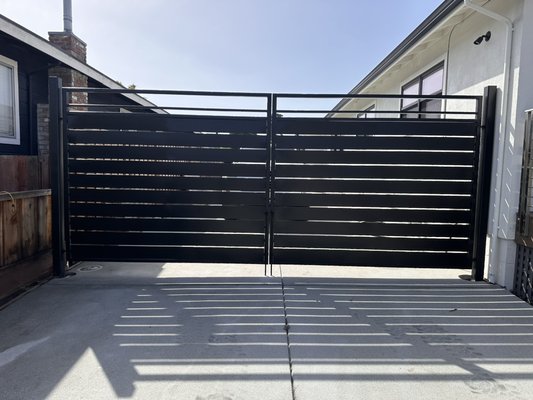 Minimalist gate; all metal, and manual. - I made this gate for my aunt as she was freshly moved into her new house after retiring. It’s the same design as my other gate that had the wood paneling, but all metal instead.
Very minimal, powder coated black. Everything she asked for! Minimalist gate; all metal, and manual. - I made this gate for my aunt as she was freshly moved into her new house after retiring. It’s the same design as my other gate that had the wood paneling, but all metal instead.
Very minimal, powder coated black. Everything she asked for!