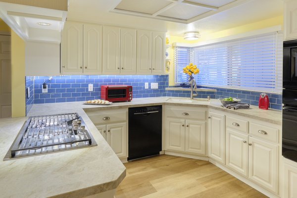 Kitchen Villa Park - This kitchen was stuck in the 90’s. Check out the after! Kitchen Villa Park - This kitchen was stuck in the 90’s. Check out the after!