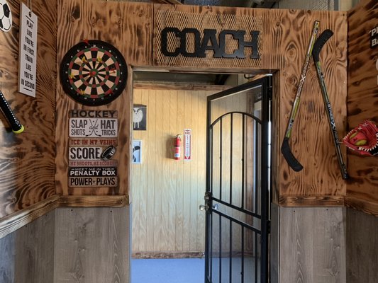Sports Suite - Specialty themed suites. Sports, the beach, route 66, camping... which one does your pup prefer? Sports Suite - Specialty themed suites. Sports, the beach, route 66, camping... which one does your pup prefer?
