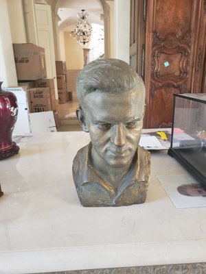 Professional White Glove Packing - Here we are in Bel Air Los Angeles California providing White glove Packing for some priceless bronze statues . Our White glove service protects the items from the oils on your hands and preserves the natural finishes of all fine collectables. Professional White Glove Packing - Here we are in Bel Air Los Angeles California providing White glove Packing for some priceless bronze statues . Our White glove service protects the items from the oils on your hands and preserves the natural finishes of all fine collectables.