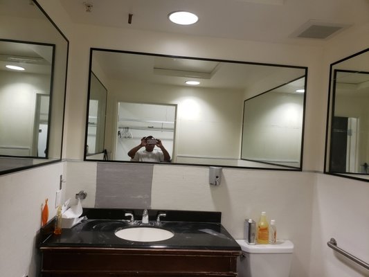 glass and mirrors service - On this project the customer request frame all around the mirror