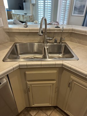 Kitchen Sink, Faucet & Garbage Disposal Install - Bonita, CA - Removed the old sink and plumbing, installed a new kitchen sink with a modern faucet, replaced the garbage disposal, and reconnected all drain and water lines.
Clean installation with everything sealed and working smoothly.
kitchen sink install, faucet replacement, garbage disposal install, plumbing hookup, handyman Bonita Kitchen Sink, Faucet & Garbage Disposal Install - Bonita, CA - Removed the old sink and plumbing, installed a new kitchen sink with a modern faucet, replaced the garbage disposal, and reconnected all drain and water lines.
Clean installation with everything sealed and working smoothly.
kitchen sink install, faucet replacement, garbage disposal install, plumbing hookup, handyman Bonita