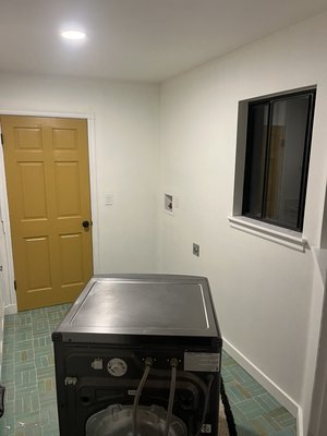 Painting Specialist - Professional painter providing clean, smooth, and consistent interior painting.
I handle bathroom painting, kitchen painting, full-room interior painting, interior doors, entry doors, and both interior and exterior staining — all with careful preparation and steady, controlled application for a clean final look.

Clients who hire me get consistent quality and the ability to work up to 10 hours per day on urgent, time-sensitive projects.