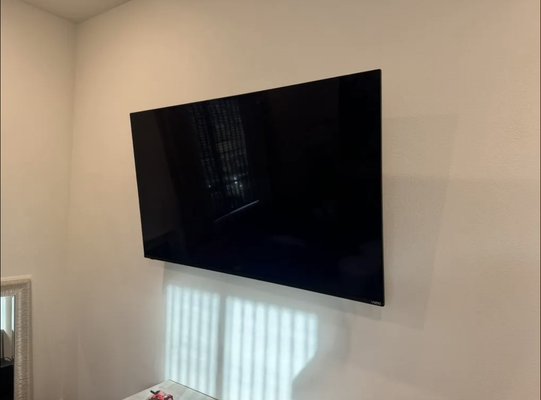 TV installed on the wall - Installed the crane and the TV on it. TV installed on the wall - Installed the crane and the TV on it.