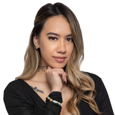 Express Headshot - Our Express Headshot Session is perfect for a simple, quick and affordable headshot. You get a 15 minute coached headshot session. Afterward we email you a link to all the photos for you to use. Optional retouching is available for an extra charge.