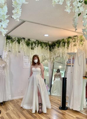 Bridal Gown Alterations Doctor - No matter what your dilemmas are, Dorie has solutions for you. Dorie loves to solve fitting problems especially brides who are feeling insecure about her body. Dorie has 3 decade designing wedding gown from scratch experience to find the answers for you. If you want to boost up your self confidence, feel sexy to walk down the aisle, hire Dorie. You would be blessed to meet a fashion designer with 3 decades of expertise solving wedding gown fitting projects. Bring to her the most complicated and no others dare to touch. Multiple Award Winning Designer background at your service. Bridal Gown Alterations Doctor - No matter what your dilemmas are, Dorie has solutions for you. Dorie loves to solve fitting problems especially brides who are feeling insecure about her body. Dorie has 3 decade designing wedding gown from scratch experience to find the answers for you. If you want to boost up your self confidence, feel sexy to walk down the aisle, hire Dorie. You would be blessed to meet a fashion designer with 3 decades of expertise solving wedding gown fitting projects. Bring to her the most complicated and no others dare to touch. Multiple Award Winning Designer background at your service.