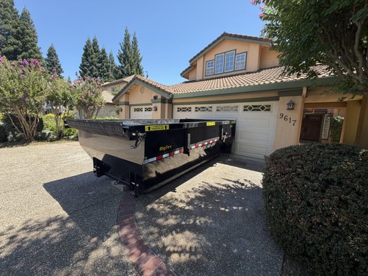 Dumpster Rental! - This roll-off dumpster was delivered to a residential driveway for a home cleanout project. Our driveway-friendly dumpsters are ideal for garage cleanouts, remodeling, roofing, landscaping, moving, and other renovation projects.
At Golden State Roll-Off Services, we provide prompt delivery, reliable pickup, and competitive pricing throughout Sacramento and the surrounding areas. We strive to make waste disposal simple, convenient, and hassle-free for every customer. Dumpster Rental! - This roll-off dumpster was delivered to a residential driveway for a home cleanout project. Our driveway-friendly dumpsters are ideal for garage cleanouts, remodeling, roofing, landscaping, moving, and other renovation projects.
At Golden State Roll-Off Services, we provide prompt delivery, reliable pickup, and competitive pricing throughout Sacramento and the surrounding areas. We strive to make waste disposal simple, convenient, and hassle-free for every customer.