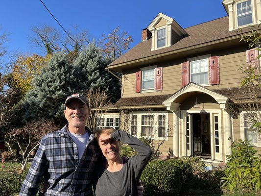 Historic House Painting Woodbury NJ - This is an old historic house in Woodbury Nj. House had a lot of peeling and loose paint. Scrapped all lose and peeling paint, prepped and primed.