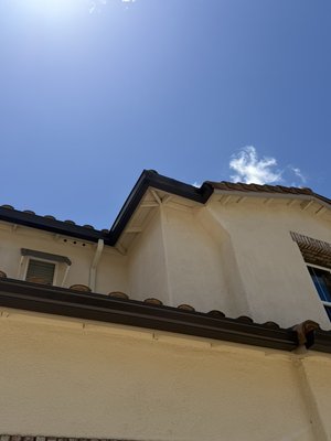 Santa clarita - 1st and 2nd floor Installation 6inch Rain Gutter Santa clarita - 1st and 2nd floor Installation 6inch Rain Gutter