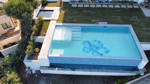 Infinity Pool in Palos Verdes Estates - Infinity pool, spa, power cover, swim jets. Deep foundation. Infinity Pool in Palos Verdes Estates - Infinity pool, spa, power cover, swim jets. Deep foundation.