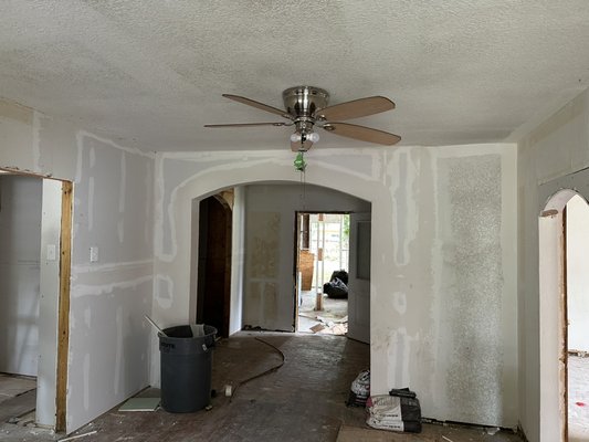 House remodel 2023 - We took off all the old sheetrock and put new sheets in. Taped and bedded everything, we also included some custom arches for the customer. House is still currently in the works.