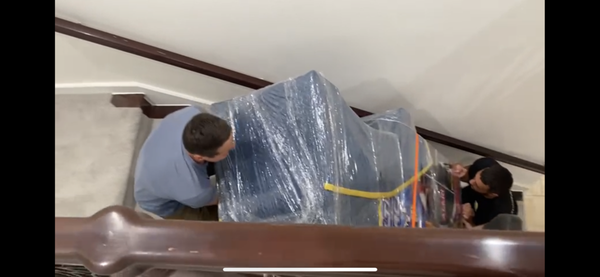 Arcade machine moving - Lifting a big arcade machine to the children's room on the second floor. Moving such items requires proper packaging, well-coordinated team work and professionalism. Arcade machine moving - Lifting a big arcade machine to the children's room on the second floor. Moving such items requires proper packaging, well-coordinated team work and professionalism.