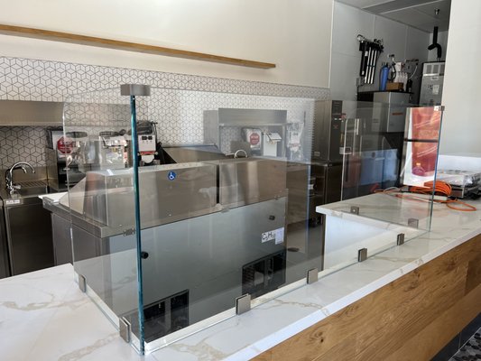 Juice bar sneeze guard - Simplistic and modern sneeze guard for a local juice bar made with ultra low-iron glass and low pro clamps