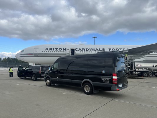 Private Airport Transportation ( SJC, SFO, OAK, MRY) - Skylark Limo provides Chauffeured Private Airport Transportation. We are fully licensed and insured for all Major and Local Airports Private Airport Transportation ( SJC, SFO, OAK, MRY) - Skylark Limo provides Chauffeured Private Airport Transportation. We are fully licensed and insured for all Major and Local Airports