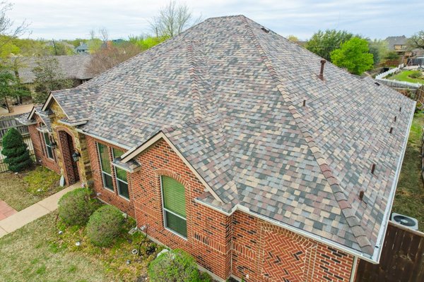 Design Shingles - This homeowner was tired of their old roof and wanted to give her home a fresh new look. We suggested a deign shingle that would give her home the touch of color she was looking for.