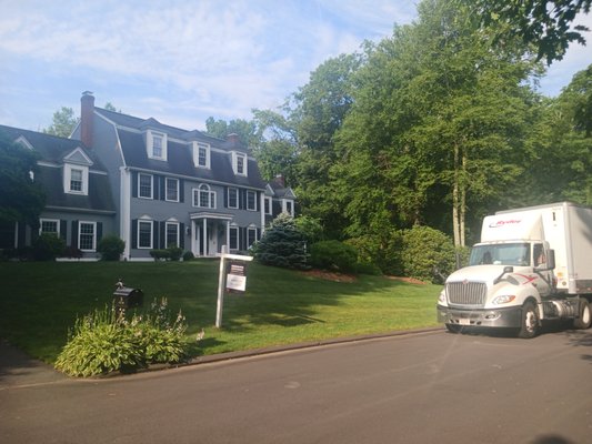 Long Distance: Alabama to Connecticut - Majestic Movers delivered full-service excellence on this cross-country relocation. Our team packed the entire household with white-glove care, loaded everything into a 53’ semi, and made the journey from Fairhope, Alabama to Connecticut in just 3 days. Upon arrival, we didn’t just deliver—we fully unpacked, ensuring our clients were comfortably settled into their new home without the stress. This project reflects our commitment to speed, precision, and personalized service, all at rates up to 30% less than the national moving giants.