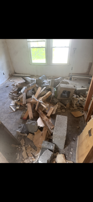 House Demo & Haul Away - Complete interior demolition and debris removal. This project included removal of walls, flooring, and heavy materials, followed by full clean-up and haul-away.

Left the space cleared and ready for renovation. Fast, reliable service with same-day and next-day availability.

Serving Virginia Beach, Norfolk, and surrounding areas. Send photos for a quick quote.