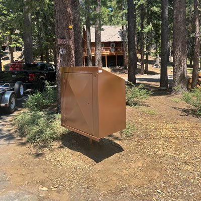 Base Model: 2-Can Capacity - 🏡 Perfect for Most Households & Smaller Properties
🗑️ 2 round 32-gallon trash cans
♻️ Room for recycling bags
📏 48" W × 28" D × 50" H
⚖️ ~420 lbs