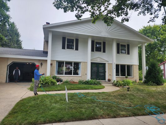 siding project - this LP Expert finish was finish 9/2/23 in greenfield Indiana had an old cedar wood and customer loves our product