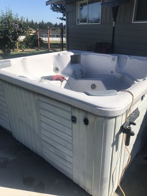 Hot Tub Removal - If you have a hot tub that you need to get rid of give us a call we are the one to choose with affordable pricing and guarantee safety precautions, We got you covered Hot Tub Removal - If you have a hot tub that you need to get rid of give us a call we are the one to choose with affordable pricing and guarantee safety precautions, We got you covered