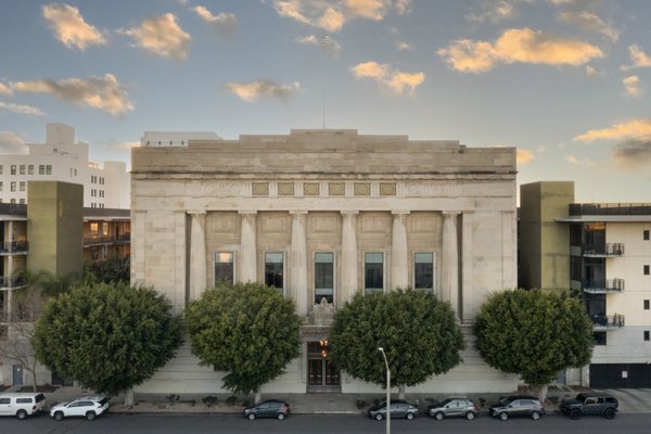Real Estate Photography - I recently photographed this 1927 Masonic Temple turned into a blend of vintage and contemporary vibes. It’s easily one of the most incredible listings I’ve had the pleasure to capture. Real Estate Photography - I recently photographed this 1927 Masonic Temple turned into a blend of vintage and contemporary vibes. It’s easily one of the most incredible listings I’ve had the pleasure to capture.