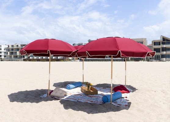 BREEZE - Lounge in style with a spacious and luxurious beach setup. Stretch out and soak up the rays on plush ground pillows and oversized beach towels, nestled beneath a sprawling canopy that provides ample shade. The Breeze™ experience ensures effortless comfort for two to six people, where you can focus on relaxation as we do all the work for you. BREEZE - Lounge in style with a spacious and luxurious beach setup. Stretch out and soak up the rays on plush ground pillows and oversized beach towels, nestled beneath a sprawling canopy that provides ample shade. The Breeze™ experience ensures effortless comfort for two to six people, where you can focus on relaxation as we do all the work for you.