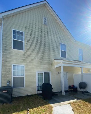 House wash - Before vs After House wash - Before vs After