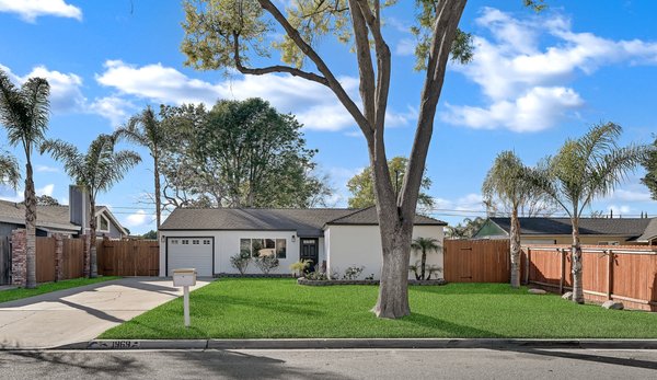 Costa Mesa House - Larry Birnbaum worked with this Seller to do some remodel work and then get the house listed and sold for top dollar!  We negotiated through 13 offers on this listing to pick the top offer.