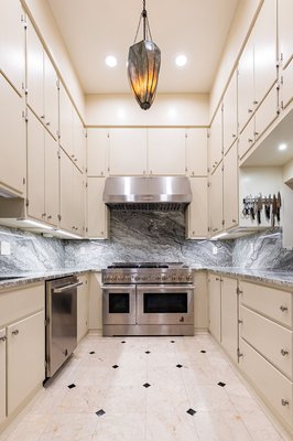 Barracks St. - Imagine cooking up a gourmet meal in a stunning new kitchen, complete with sleek countertops, high-end appliances, and plenty of space to entertain. Then, retreat to your luxurious bathroom, where you can unwind in a spa-like setting with a relaxing soak or a refreshing shower.
This home renovation is all about creating a comfortable and stylish living space that you'll love coming home to. From the moment you step inside, you'll feel the difference. So, get ready to chill out and enjoy your new kitchen and bathroom! Barracks St. - Imagine cooking up a gourmet meal in a stunning new kitchen, complete with sleek countertops, high-end appliances, and plenty of space to entertain. Then, retreat to your luxurious bathroom, where you can unwind in a spa-like setting with a relaxing soak or a refreshing shower.
This home renovation is all about creating a comfortable and stylish living space that you'll love coming home to. From the moment you step inside, you'll feel the difference. So, get ready to chill out and enjoy your new kitchen and bathroom!