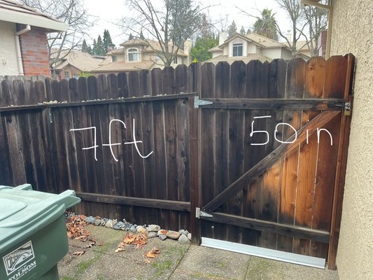 Fence and gate replacement - Fence replacement Fence and gate replacement - Fence replacement