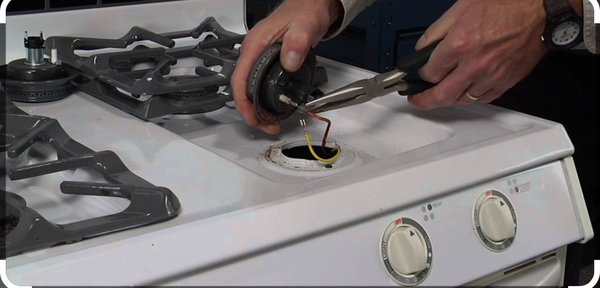 Stove top Burner Repair - This remodel was done on a quite old kitchen that was in pretty bad shape. The rest of house was updated but ghe kitchen stuck out like a sore thumb. We gutted it out put New cabinets & Appliances but had to repair the top burner of the range not working.