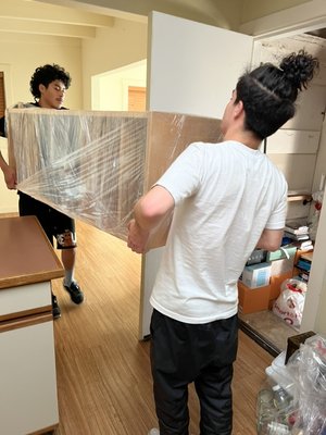 Plastic wrapping large furniture does help indeed tremendously - This was a two bedroom house very small move, but had large items that needed to be properly blanket and plastic wrapped before transport Plastic wrapping large furniture does help indeed tremendously - This was a two bedroom house very small move, but had large items that needed to be properly blanket and plastic wrapped before transport