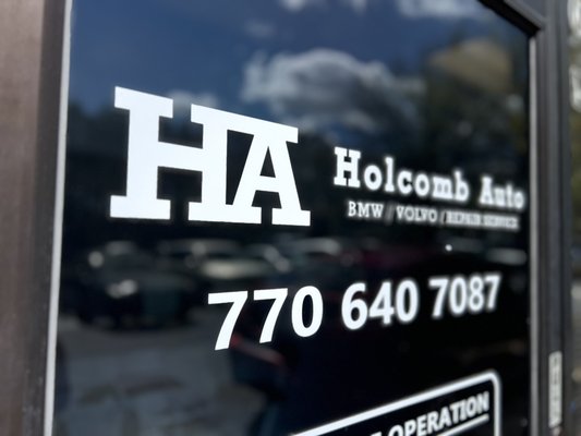 Replacement of vinyl decals on windows for Holcomb Auto - We replaced all the vinyl on the windows. Basically, the design remained the same, some changes were made and new details were added.