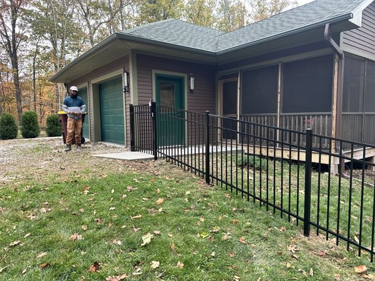 Different types of fence - These photos show the different types of comercial and residential fence that we install. From ChainLink , post and rail to PVC, we do it all!