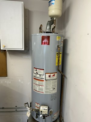Gas water heater replacement - This was a 10 year old water heater that started leaking from the bottom