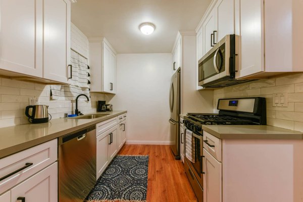 Venice beach - commercial remodel 3 units - kitchen, Bathroom, Electrical drywall, windows, HVAC and painting of 3 apartments