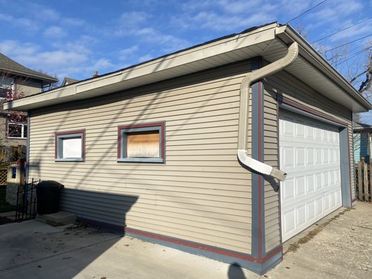Garage gutter installation and repair 11/23/20 - Seamless gutter installation and repair for garage Garage gutter installation and repair 11/23/20 - Seamless gutter installation and repair for garage