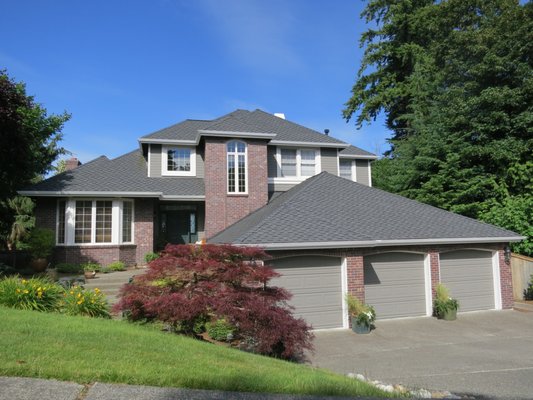 Composition Roofing Project - Landmark Roofing and Siding replaces composition roofs for individual residences, condos, townhomes and apartment buildings.  We are a Select ShingleMaster roofing contractor with CertainTeed, assuring you that you are dealing a professional, ethical and reliable roofing company.