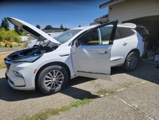 💡 Proper diagnostics = real savings! - Today, a customer reached out saying his car wouldn’t start — he was sure the issue was the fuel pump and asked me to replace it right away. But as always, I ran a proper diagnostic before touching anything — and that paid off.

📍 The fuel pump turned out to be working just fine.
❌ The real issue was the fuel pump control module.
✔️ All power, ground, and CAN signals were present, but the pump wasn’t running.
⚡ I bypassed the module and powered the pump directly — and the engine started right up.

💸 Here's what the customer saved: — Fuel pump: ~$350
— Labor for replacement: ~$450
— Instead: control module for $150
— My diagnostic + travel: $250

✅ Final cost: $400 instead of $800
And the problem was solved — without unnecessary parts or labor.

🔧 Always do a proper diagnostic before replacing parts! It saves money, time, and headaches.