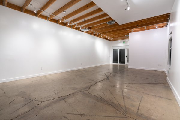 Suite 150 - Our spaces are blank canvases that will allow you to easily bring your creative vision to life. They're great for micro-events with small gatherings such as baby showers, pop-up shops, meetings, and more! Suite 150 - Our spaces are blank canvases that will allow you to easily bring your creative vision to life. They're great for micro-events with small gatherings such as baby showers, pop-up shops, meetings, and more!