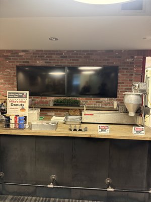 Donuts For Office Lunch - Athlete’s First treated their regional leadership team to a live mini-donut experience during their corporate meeting day. Freshly made, served hot, and crafted right on site — the perfect way to energize a productive morning. We love helping companies turn ordinary breaks into memorable moments. Donuts For Office Lunch - Athlete’s First treated their regional leadership team to a live mini-donut experience during their corporate meeting day. Freshly made, served hot, and crafted right on site — the perfect way to energize a productive morning. We love helping companies turn ordinary breaks into memorable moments.