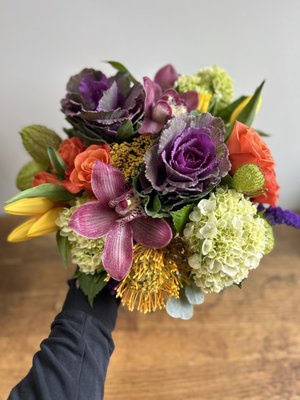 Fall - Here are some fun fall ideas, the season does not have to be browns and dried leaves. Dahlias, ornamental kale, branches, modern foliage, roses, berries and more to bring the season into your home. Fall - Here are some fun fall ideas, the season does not have to be browns and dried leaves. Dahlias, ornamental kale, branches, modern foliage, roses, berries and more to bring the season into your home.
