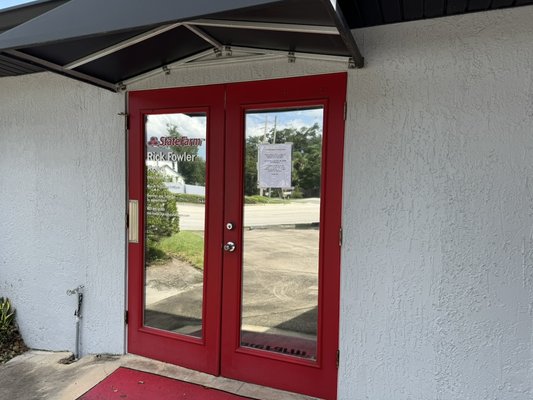 State Farm Office - This State Farm Insurance office was wanting some privacy. We installed a silver reflective film and acheaved exactly what they were looking for. State Farm Office - This State Farm Insurance office was wanting some privacy. We installed a silver reflective film and acheaved exactly what they were looking for.