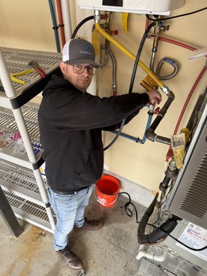 Tankless Water Heater Service and Plumbing Check, Battle Ground WA - Completed a residential tankless water heater service and plumbing system check in Battle Ground. We inspected water and gas connections, verified shutoff operation, and made adjustments to ensure safe, reliable performance. This visit focused on clean workmanship, clear communication, and leaving the system operating properly before completion.
If your tankless unit is not performing as expected, we provide professional diagnostics and plumbing service throughout Battle Ground and Vancouver.