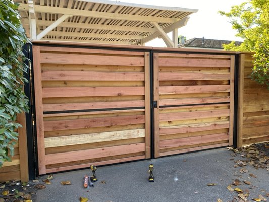 Gate
Metal frame - This project was in Sacramento
Welded metal frame
Redwood fence boards Gate
Metal frame - This project was in Sacramento
Welded metal frame
Redwood fence boards