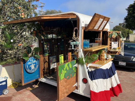 Tiki 4th of July Party - Now Offering Tiki Themed Bartending Service
Visit our website
www.tikiloungetrailer.com Tiki 4th of July Party - Now Offering Tiki Themed Bartending Service
Visit our website
www.tikiloungetrailer.com