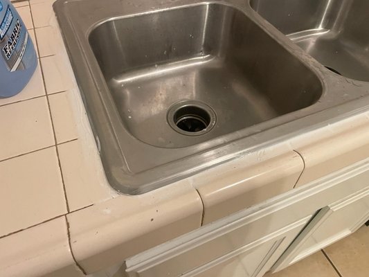 Kitchen sink caulk - Water was getting under the sink, so the old sealent  was cleaned and treated with new