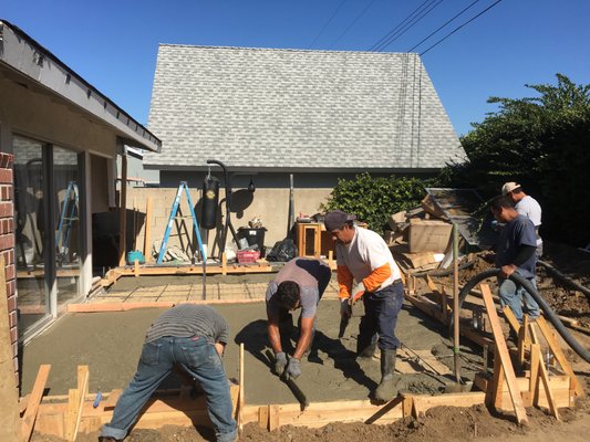 Pouring concrete - Pouring concrete to do an addiction Pouring concrete - Pouring concrete to do an addiction