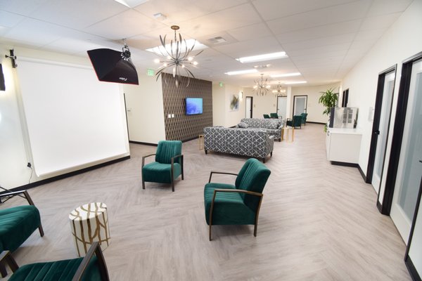 Bello Salon Suites - Where Sacramento's most talented Cosmetologists, Barbers, & Estheticians reside in our custom, private, & luxurious salon suites. Bello Salon Suites - Where Sacramento's most talented Cosmetologists, Barbers, & Estheticians reside in our custom, private, & luxurious salon suites.